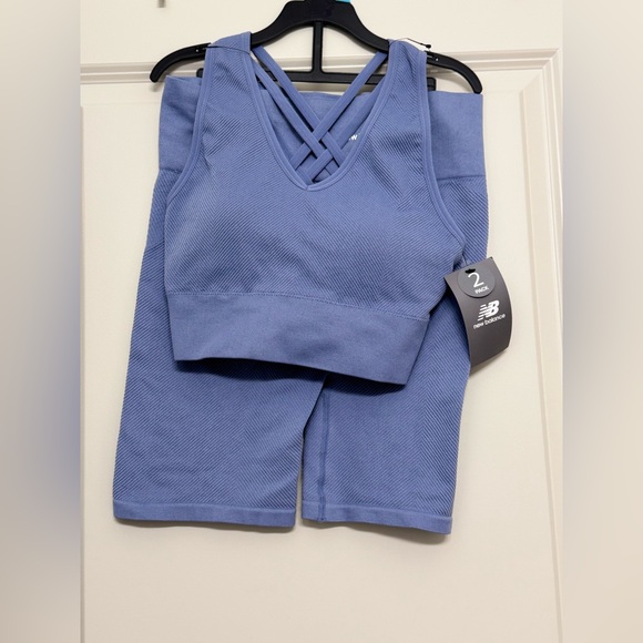 NWT New Balance Women's Dusk Shower Seamless
Set | Biker Shorts & Sports Bra - Picture 2 of 9